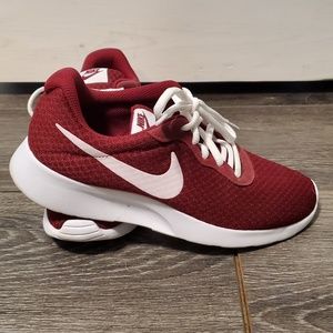 Nike Tanjun